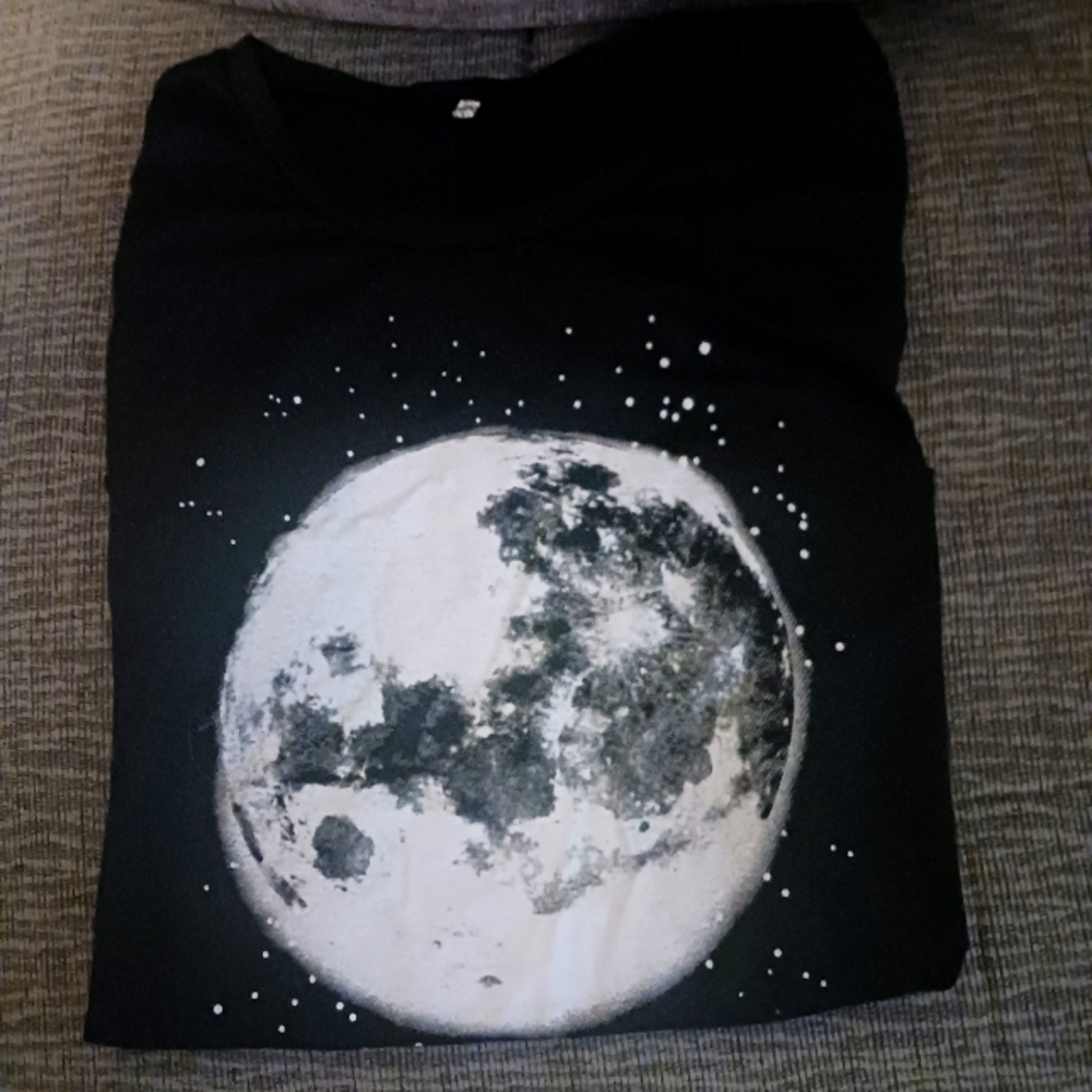 Moon design t shirt-Size Large